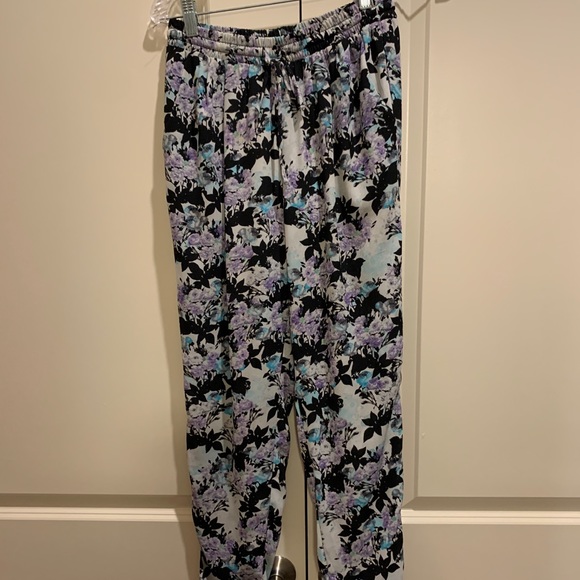ASTR Floral Ankle Tie Drawstring Pant - Picture 2 of 3